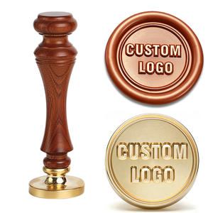 Sceau de cire personnalisé avec logo et manche en bois pour la décoration - Product Image 1