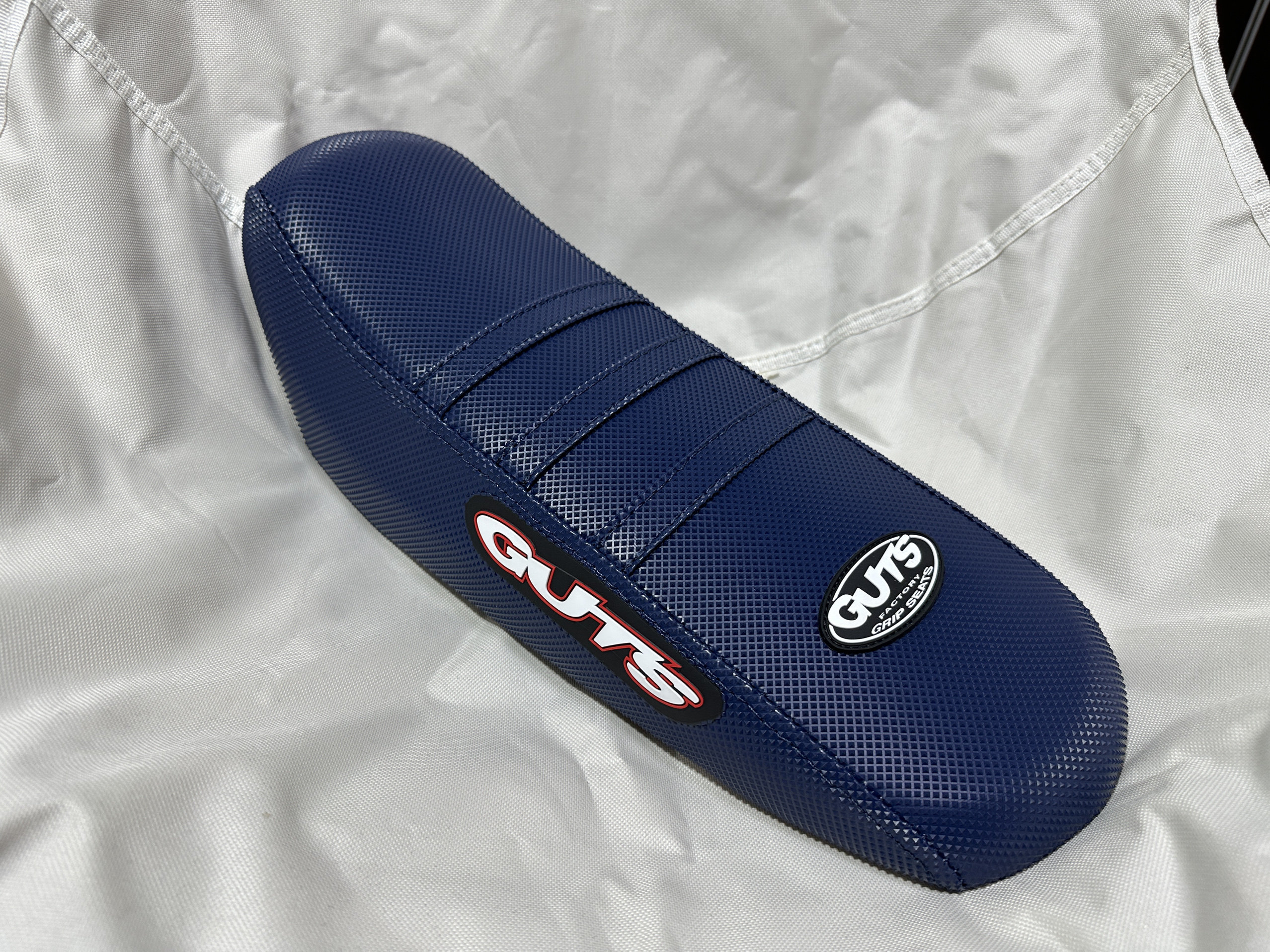 Assemblage petite étiquette ceinture bleue