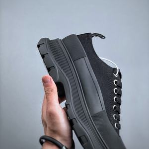 Vente en gros de baskets de luxe originales de marque McQueenes, chaussures de marche pour femmes et chaussures décontractées pour hommes - Product Image 5