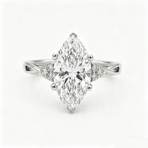 Bague en or blanc massif 14 carats à trois pierres avec diamant de laboratoire taille marquise serti à griffes pour anniversaire de mariage - Product Image 3