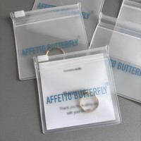 Petit sac refermable givré recyclable avec logo personnalisé, sacs cadeaux transparents en PVC avec fermeture éclair pour boucles d'oreilles et bagues, emballage de bijoux