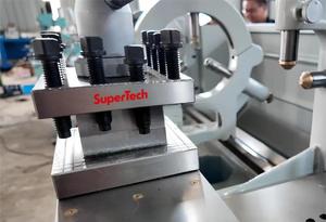 Torno de motor <span class=keywords><strong>Supertech</strong></span> Industrial C6256/1500 | 1500mm entre centros, cuerpo de hierro fundido para mecanizado de ejes - Product Image 3