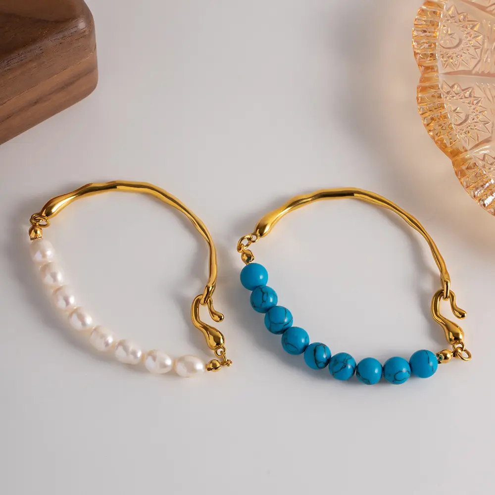 Braccialetto di perle da donna turchese blu con perle d'acqua dolce naturali di lusso in acciaio inossidabile placcato oro 18 carati