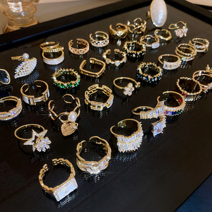 Anillo de Dedo Ajustable de Lujo Brillante con Letra de Corazón de Aleación Chapada en Oro de 18K y Circonita, Anillo Abierto de Moda para Mujer con Flor de Circonita Cúbica - Product Image 3