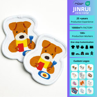 Badge logo personnalisé brodé en forme de cœur alphabet, écologique, faible MOQ, conception OEM/ODM sur mesure pour marques de vêtements, personnalisable