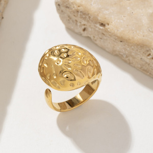 Nuevo anillo de gota de agua martillado grueso chapado en oro de 18 quilates, joyería de declaración sin deslustre, anillo geométrico de acero inoxidable resistente al agua - Product Image 4