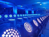 Lumière de scène à tête mobile LED Wash Zoom 36*18W RGBWA UV 6 en 1 pour fête disco bar