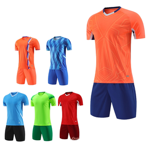 Groothandel bedrukte voetbaltenues met korte mouwen, sneldrogend, voor volwassenen, club trainingssets, aangepaste teamnummers, 100% polyester - Product Image 2