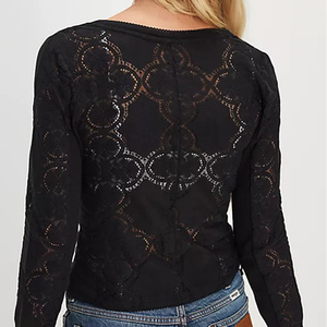 Vente en gros de service OEM <span class=keywords><strong>Cardigan</strong></span> en tricot creux noir avec détails découpés en dentelle à manches longues Sexy Sheer Cutout Délicate <span class=keywords><strong>maille</strong></span> - Product Image 3