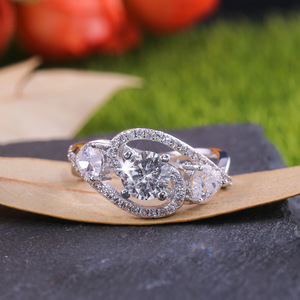 Anello di Proposta Classico con Zirconi per Donne, Elegante Gioiello da Dito alla Moda - Product Image 4