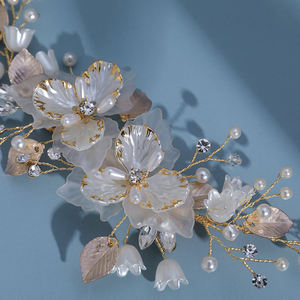 Pinzas para el pelo de boda con flores de resina para niñas al por mayor, pinzas para el pelo nupcial con decoración de perlas y hojas de aleación - Product Image 4