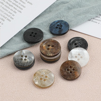 Boutons en résine imitation coquillage à effet nacré, à 4 trous, à bord large, en gros, tailles variées en stock, pour chemises, costumes et pantalons