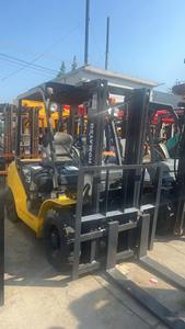 Montacargas Diésel Komatsu FD25 Usado de 2.5 Toneladas, Longitud de Horquilla de 3254 mm, Mástil de Tres Etapas, Operación con Asiento - Product Image 6