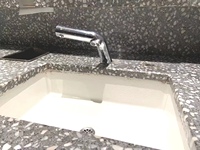 Robinet automatique sans contact à double capteur en laiton et distributeur de savon et d'eau 2-en-1 pour lavabo de salle de bain