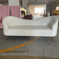 Meubles commerciaux de luxe à louer, canapé royal à dossier haut, chaises trône dorées pour mariage, galas et événements