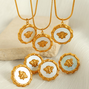 <b>Bee</b> Themed Pendant Necklace And Earrings Set Gold Zinc Alloy Insect Design For Women <b>Gift</b> Jewelry Bezel Setting Fashion - Product Image 1