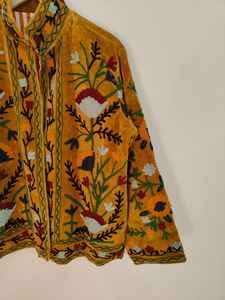 Veste en velours fait main à la main, brodée de motifs Suzani, art floral folklorique, veste statement, style bohème, vêtements ethniques, artisanat artisanal, veste Suzani - Product Image 4