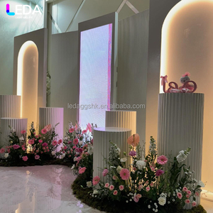 ฉากหลังงานแต่งงานอะคริลิคทรงสี่เหลี่ยมโค้งสีขาวแบบสามชิ้นพร้อมจอแสดงผล LEDA - Product Image 3