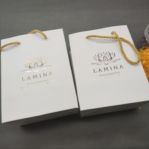 <span class=keywords><strong>Bolsas</strong></span> <span class=keywords><strong>de</strong></span> Papel Blanco <span class=keywords><strong>de</strong></span> 250 g/m² con Logotipo Personalizado; <span class=keywords><strong>Bolsas</strong></span> <span class=keywords><strong>de</strong></span> Compra para Empacar Joyería - Product Image 2