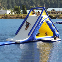 Tour d'escalade aquatique gonflable commerciale avec toboggan - Structure aquatique flottante en PVC marin pour lac et mer