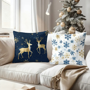 Gối trang trí Giáng sinh với họa tiết tuần lộc và bông tuyết lễ hội, mang đến không khí vui tươi cho không gian ấm cúng theo mùa. - Product Image 4