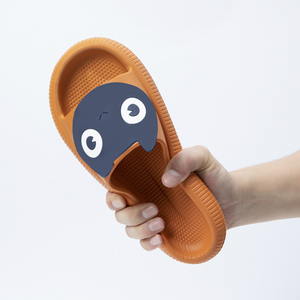 Venta al por mayor de fábrica, cómodas zapatillas de almohada bonitas, zapatillas de fondo grueso para hombres y mujeres, zapatillas deslizantes de verano, <span class=keywords><strong>sandalias</strong></span> de playa y piscina - Product Image 2