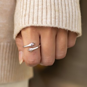 Venta al por mayor Hot Hug Me Rings <span class=keywords><strong>para</strong></span> pareja Hugging Hand Rings I Love You Forever Hug Ring banda ajustable joyería regalo <span class=keywords><strong>para</strong></span> chicas adolescentes - Product Image 6