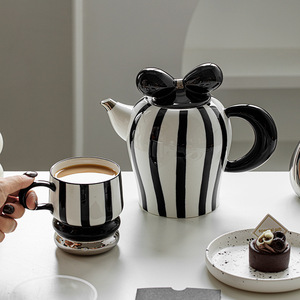 ชุดถ้วยชาสวยงามทันสมัยพร้อมถาดและกาน้ำชา ชุดชาลายทางสวยงามทำจากพอร์ซเลนสำหรับตกแต่งห้องนั่งเล่น - Product Image 4