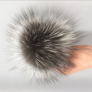 Grande boule de <span class=keywords><strong>fourrure</strong></span> naturelle personnalisée de 9 à 20 cm pour bonnets, <span class=keywords><strong>pompon</strong></span> en <span class=keywords><strong>fourrure</strong></span> de raton laveur moelleux avec bouton-pression - Product Image 1