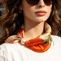 Écharpe-col tendance à boucle magnétique en perles, en satin lisse imitation soie, petit carré floral, accessoire de cou pour femme