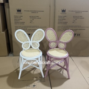 Chaise d'enfant en rotin faite à la main de qualité supérieure pour la location lors de fêtes, mariages et événements – Décoration en osier naturel, écologique et durable - Product Image 1