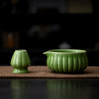 Ensemble de thé matcha en céramique moderne, glaçure effet craquelé Jade Shadow, Chawan à rebord, fouet en bambou à 100 brins, support, cuillère et tamis