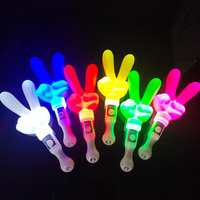 Bâtons lumineux LED en plastique à piles en forme de main avec geste de doigt pour usage intérieur adulte - Bâton de cheering créatif pour les fêtes