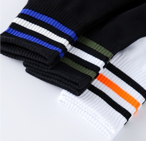 Chaussettes en coton uni femmes trois rayures multicolore décontracté élégant Sport Street Style Crew <span class=keywords><strong>Tube</strong></span> quatre saisons portable - Product Image 3