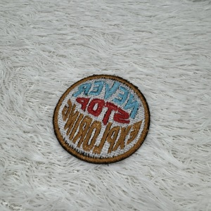 Toppe personalizzate <span class=keywords><strong>in</strong></span> ciniglia per indumenti nuova celebrazione del Festival con etichetta per macchina per vestiti ricamati - Product Image 4