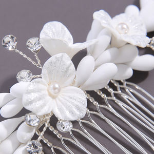 Ensemble de pinces à cheveux élégantes faites à la main en pâte polymère avec fleurs, perles de cristal, comprenant un peigne et des épingles pour mariée, idéal pour les mariages et banquets - Product Image 5