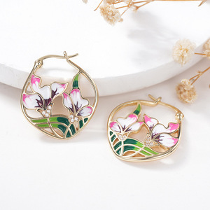 Orecchini Pendenti Floreali Smaltati Color Oro per Donne, Gioielli di Moda Freschi e Pastorali per Vacanze - Product Image 2