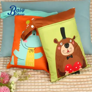 Bolsas húmedas con patrón de animales, bolsa de baño impermeable de poliéster hermosa personalizada para bebé, bolsa húmeda seca para pañales de bebé de doble bolsillo