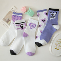 Chaussettes mi-mollet pour femmes, tendance estivale, motif cœurs et lettres, antidérapantes, en polyester, longues; Vente en gros transfrontalière