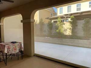 Persiana enrollable motorizada para exteriores, resistente al viento, impermeable, con cremallera - Product Image 3