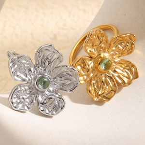 Anillo de Flor de Acero Inoxidable Chapado en Oro de 18k para Mujer, Joyería Floral Moderna, Certificado NGTC, Elástico, Duradero - Product Image 3