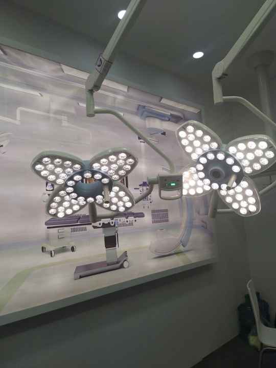 Hospital Clinic Medical Ceiling Mounted Surgical Lamp Shadowless LED Operating Light with Optional Camera