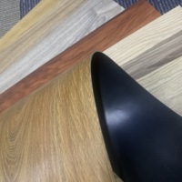LVT Carreau de vinyle de luxe en PVC auto-adhésif imperméable à l'eau 1.5mm 2mm multicolore
