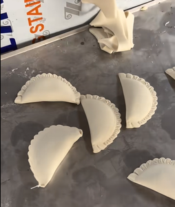 Produit prêt à l'exportation : Nouilles de soupe surgelées de type 80 pour petites entreprises alimentaires au Royaume-Uni, avec forme stable et garniture en pâte. - Product Image 1