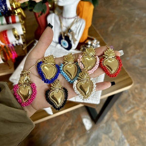 Collana da Donna con Ciondolo del Sacro Cuore di Gesù Circondato da Perline Miyuki Colorate, in Rame Placcato Oro 18k - Product Image 3