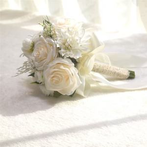 Bouquets <span class=keywords><strong>de</strong></span> mariage classiques romantiques modernes élégants beiges <span class=keywords><strong>Fleurs</strong></span> <span class=keywords><strong>de</strong></span> rose artificielles <span class=keywords><strong>de</strong></span> haute qualité pour mariée - Product Image 2