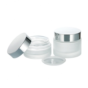 Tarros de vidrio al por mayor para exfoliante corporal, tarros cosméticos de vidrio transparente esmerilado de 50 g para crema de cuidado de la piel con tapa de plástico blanca - Product Image 3