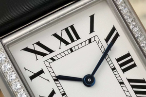 Reloj mecánico automático moderno y elegante, espejo de cristal de zafiro, correa de cuero negro, bisel con incrustaciones de diamantes - Product Image 3