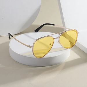 Erkek Yeni Siyah Güneş Gözlüğü Mavi Metal Çerçeve Yüksek Kaliteli TAC Polarize Lensler Özel Logo Lensli Şık <span class=keywords><strong>Pilot</strong></span> Altın - Product Image 5