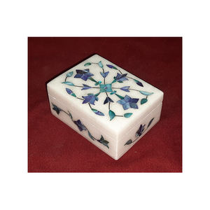 Boîtes cadeaux en marbre blanc magnifiques et impressionnantes avec incrustations florales en nacre bleue et verte pour la décoration de la maison - Product Image 1